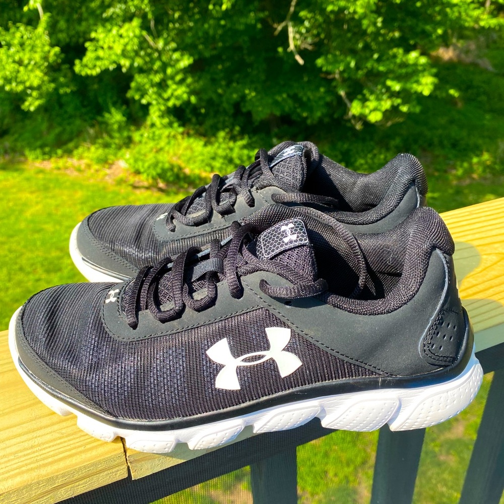 Women’s 7 Under Armour shoes